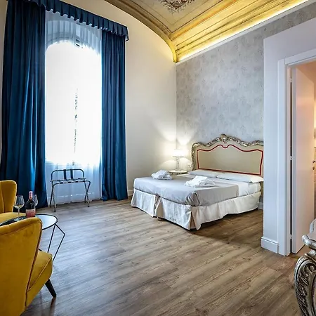 Bed & Breakfast Residenza D'epoca Al Numero 8 3*