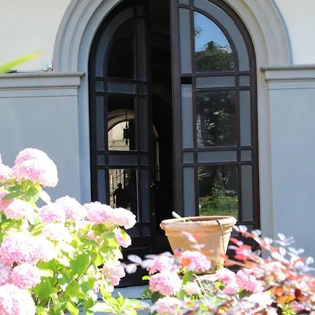 Residenza D'epoca Al Numero 8 Bed & Breakfast 3*