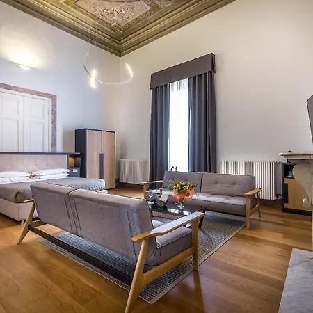 Residenza D'epoca Al Numero 8 Bed & Breakfast